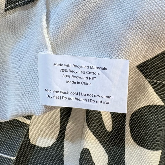 ♨️Vuori Limited Edition Charcoal and Cream Abstract Oversized Canvas Tote Bag💛 - Picture 7 of 9